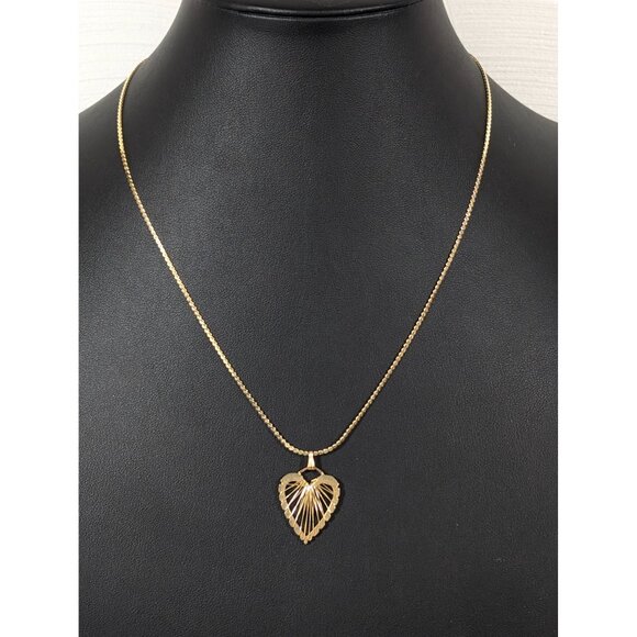 Vintage Accents by Halllmark Gold Tone Wire Wrap Heart Necklace 18" - Picture 2 of 8
